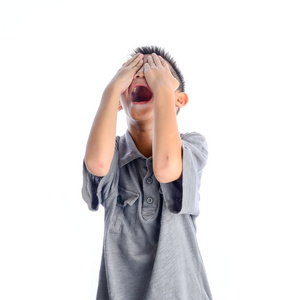 白色背景上孤立可爱的婴儿的画像哭泣, 哀伤的亚洲孩子亚洲女孩有呼吸