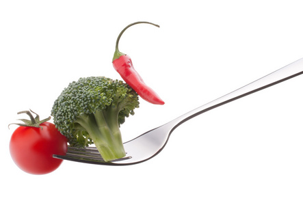 新鲜原料蔬菜上叉上白色背景抠图隔离