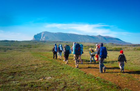徒步旅行者集团在克里米亚徒步旅行