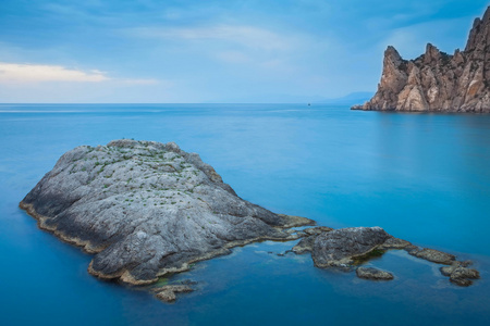 极简主义的海景。沿海的日出。乌克兰。克里米亚半岛