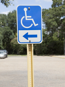 残疾人专用的停车标志