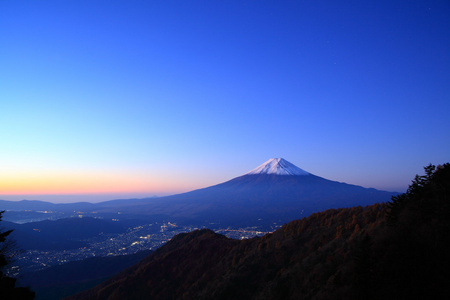 在富士山的黎明