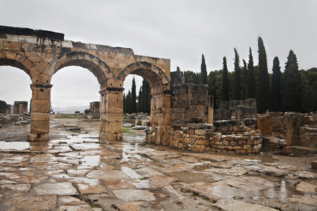 远古的废墟，在希拉波利斯，土耳其