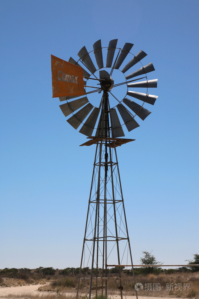 孔水风车在行动