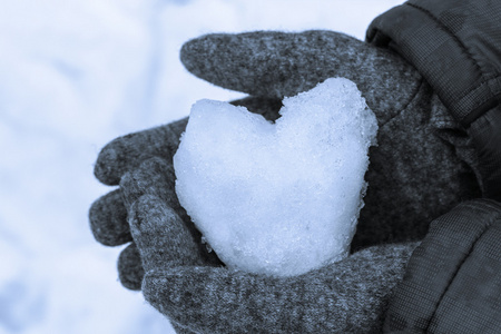 在他手中的雪心