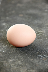 在地板上的蛋