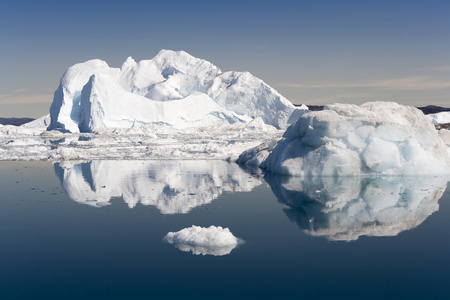 格陵兰的蓝色冰山图片