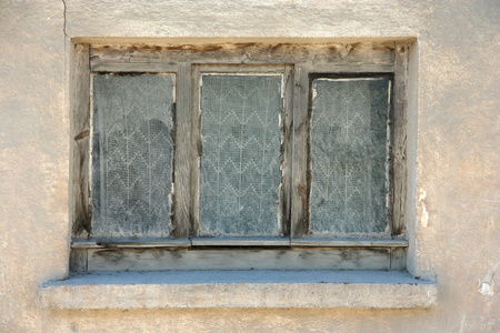 老房子窗户废墟