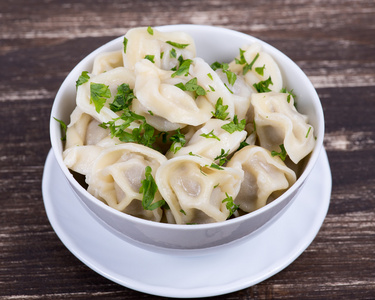 传统的俄罗斯菜pelmeni