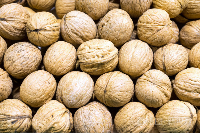 成熟的核桃