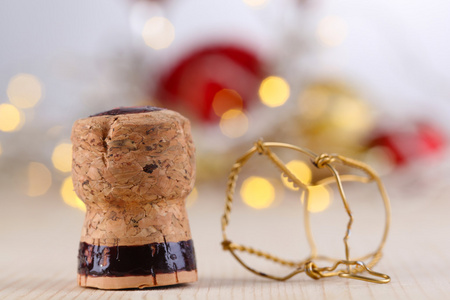 香槟的软木塞上圣诞灯背景