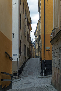 斯德哥尔摩，瑞典。典型的街道老镇的格姆拉岛上的斯坦