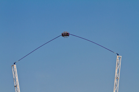 在娱乐中反向蹦极照片