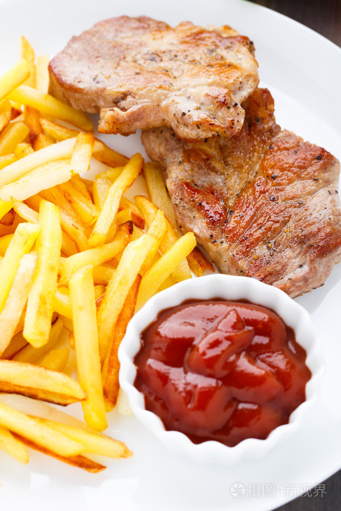 炸的牛排和炸薯条