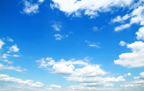 个白色和灰色的云蓝蓝的天空相似素材图片