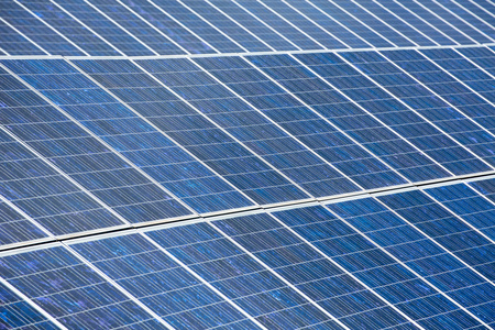 绿色太阳能源的太阳能板