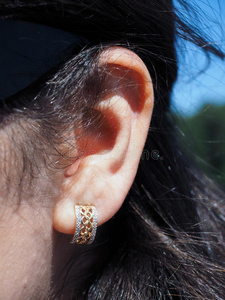 耳环，黄金和钻石