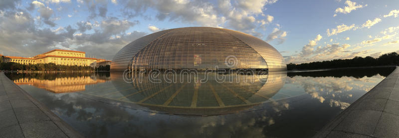 中国国家歌剧院和人民大会堂全景图照片