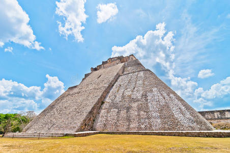 墨西哥尤卡坦尤卡坦乌克斯马尔的古代玛雅金字塔