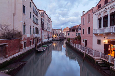 暮色中的威尼斯运河