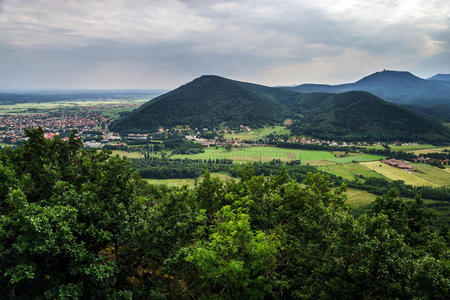 阿尔萨斯山脉全景