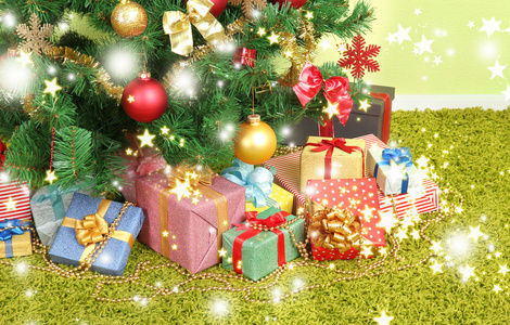 装饰圣诞树用礼物特写