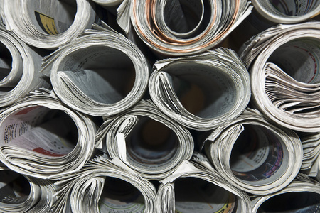 热轧的报纸图片