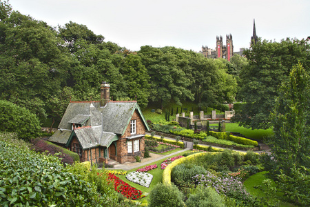 田园诗般的房子在王子街花园，爱丁堡。苏格兰
