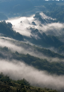 山体雄伟景观