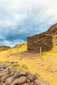 在 sillustani，秘鲁的丧葬塔