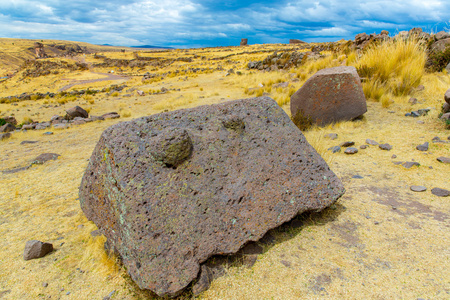 在 sillustani，秘鲁的丧葬塔