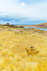 在 sillustani，秘鲁的丧葬塔