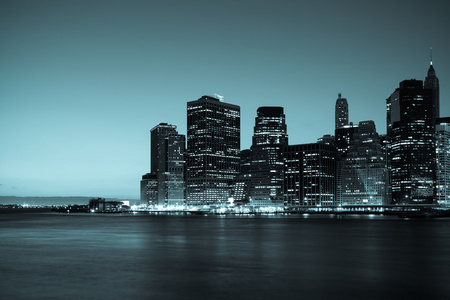 纽约曼哈顿天际线的夜视图