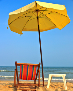 在海滩上的椅子