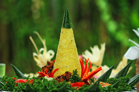 印尼美食 nasi tumpeng