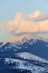 日落在冬天山景观