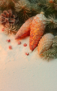 Weihnachten Spielzeug im Schnee unter dem Baum在树下雪的圣诞玩具