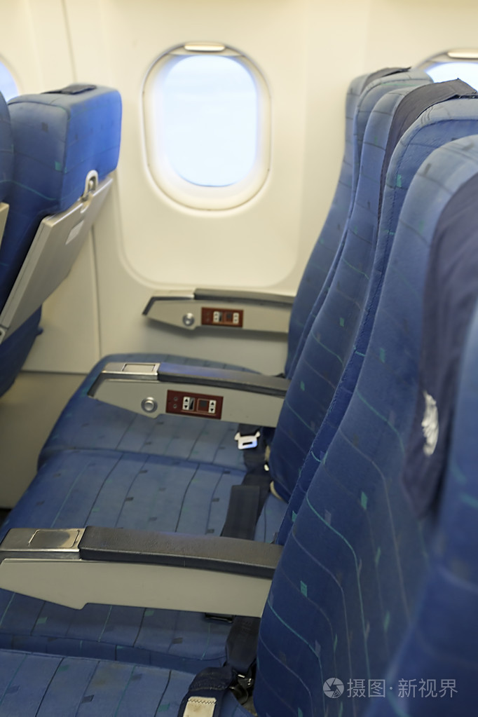 飞机座椅和飞机内部的窗口.浅低自由度