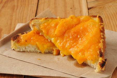 烤的奶酪三明治