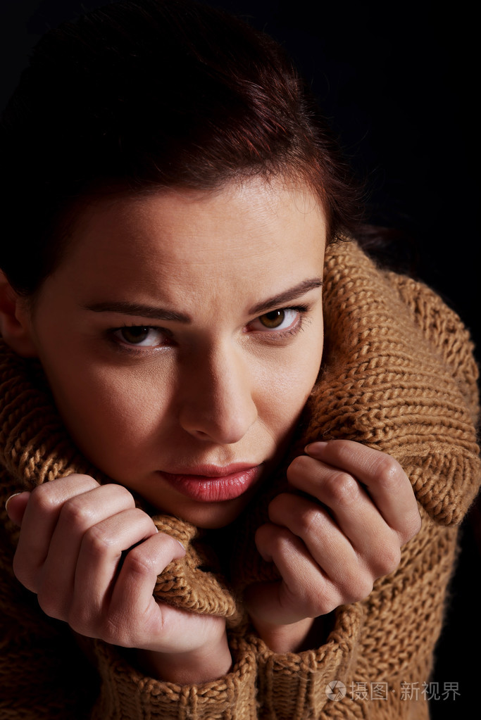 摄图新视界 照片 人物 年轻的女人有抑郁症.jpg