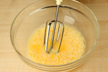 打蛋器打发鸡蛋图片