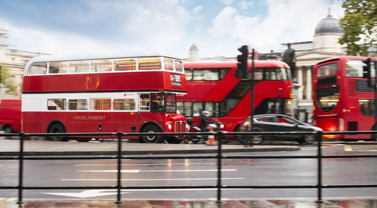 在伦敦红色巴士