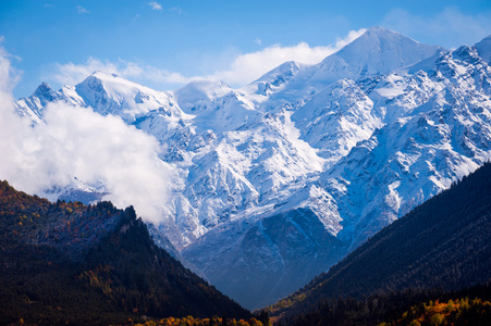 来自佐治亚州的大高加索山脉的山