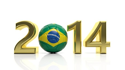 黄金 2014年巴西足球球上白色孤立