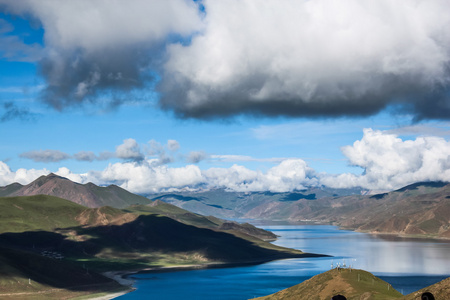 景观湖云与山