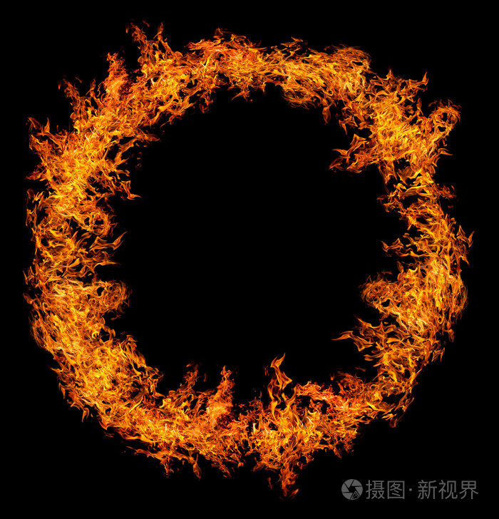 一轮的橙色的火焰上黑色孤立