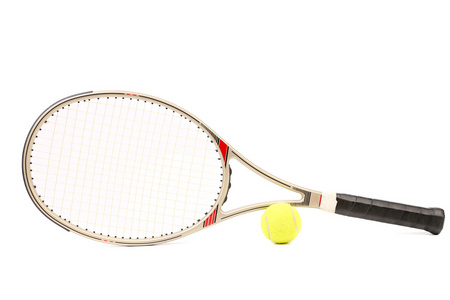 灰色的网球拍和黄球
