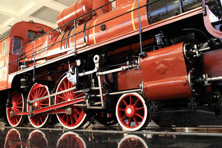 红色的老式蒸汽机车