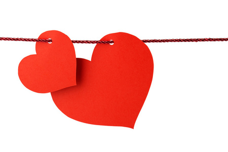两张卡片挂在一根红绳的心的形状