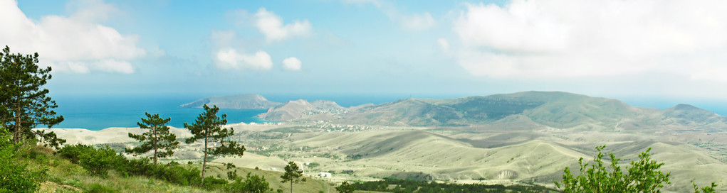 山和海的全景